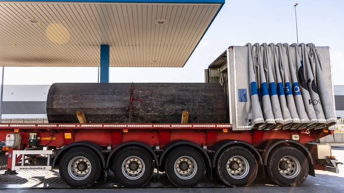 Logistica siderurgica: forza e precisione per lingotti e tondoni
