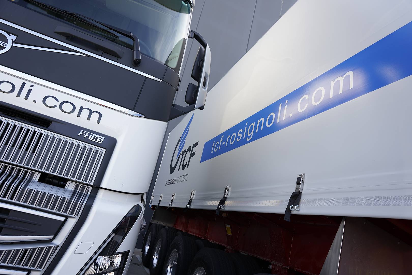 Rinnovo flotta con 11 nuovi trattori Volvo Euro 6E